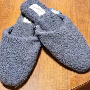 Universal Thread mules, size 9